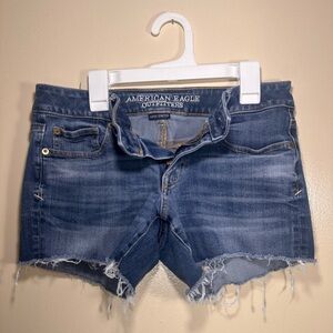 American Eagle Jean shorts, size 4.
(INV#A11)